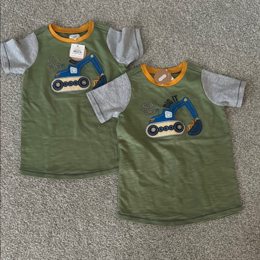 👶🏻👶🏻 Twins 👶🏻👶🏻Mud Pie Olive and Gray Kids Tee with Excavator